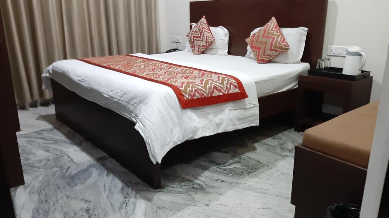 Hotel Sar Kamla Dham Skd Vrindavan Fully Vaccinated Staff Eksteriør bilde