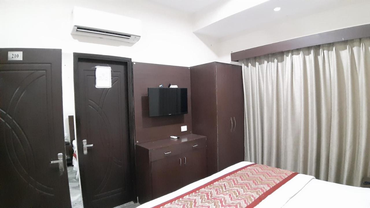 Hotel Sar Kamla Dham Skd Vrindavan Fully Vaccinated Staff Eksteriør bilde