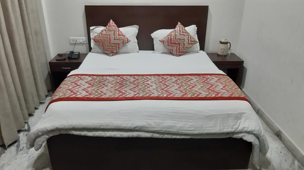 Hotel Sar Kamla Dham Skd Vrindavan Fully Vaccinated Staff Eksteriør bilde