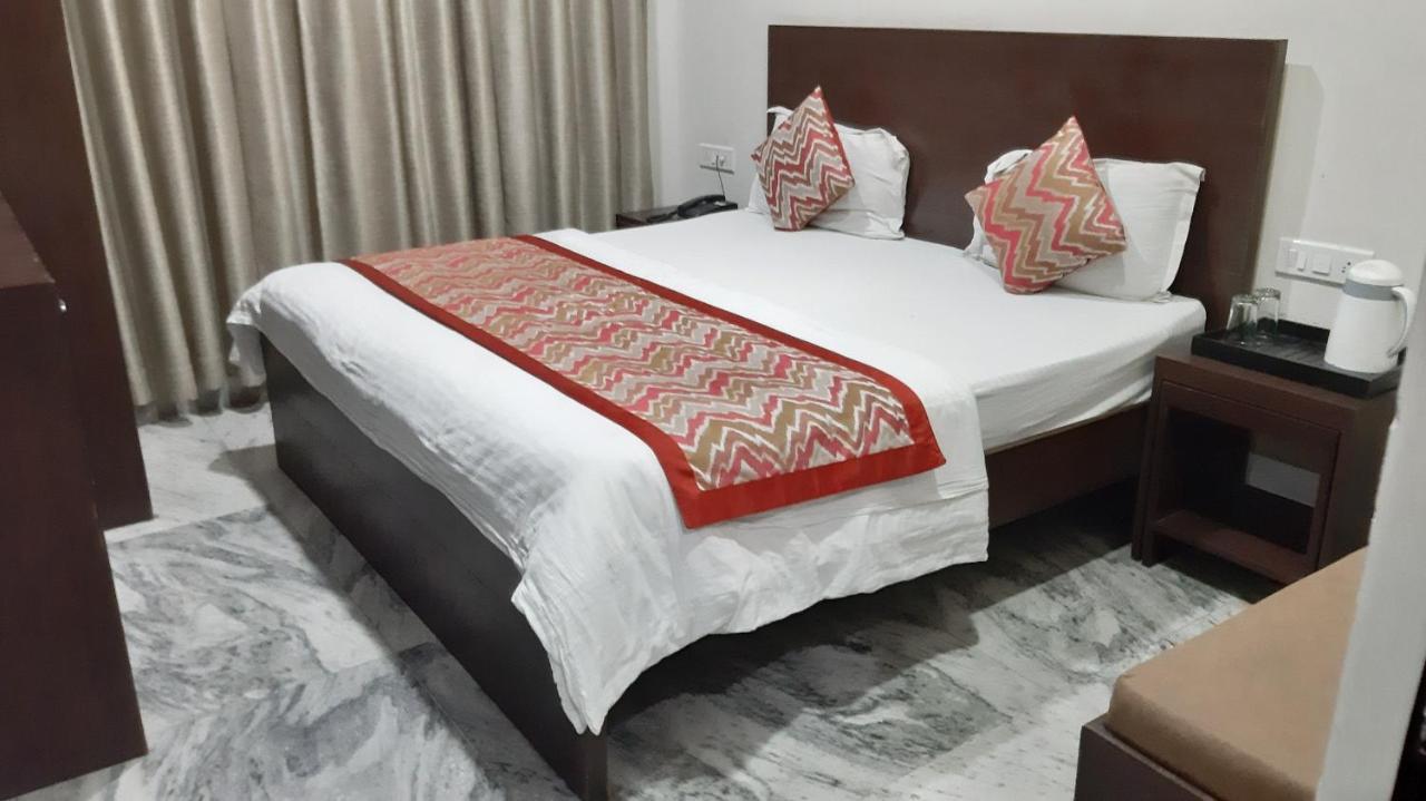 Hotel Sar Kamla Dham Skd Vrindavan Fully Vaccinated Staff Eksteriør bilde